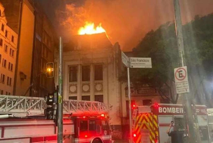 incendio-atinge-predio-historico-da-faculdade-de-direito-da-usp3A-rapida-atuacao-evita-tragedia incendio-atinge-predio-historico-da-faculdade-de-direito-da-usp3A-rapida-atuacao-evita-tragedia