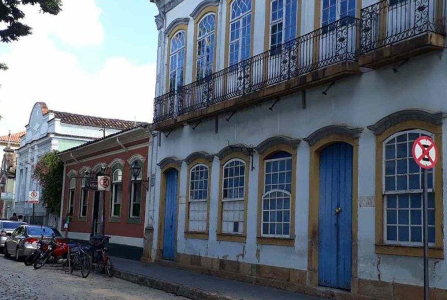 incendio-atinge-restaurante-em-centro-historico-de-mg incendio-atinge-restaurante-em-centro-historico-de-mg