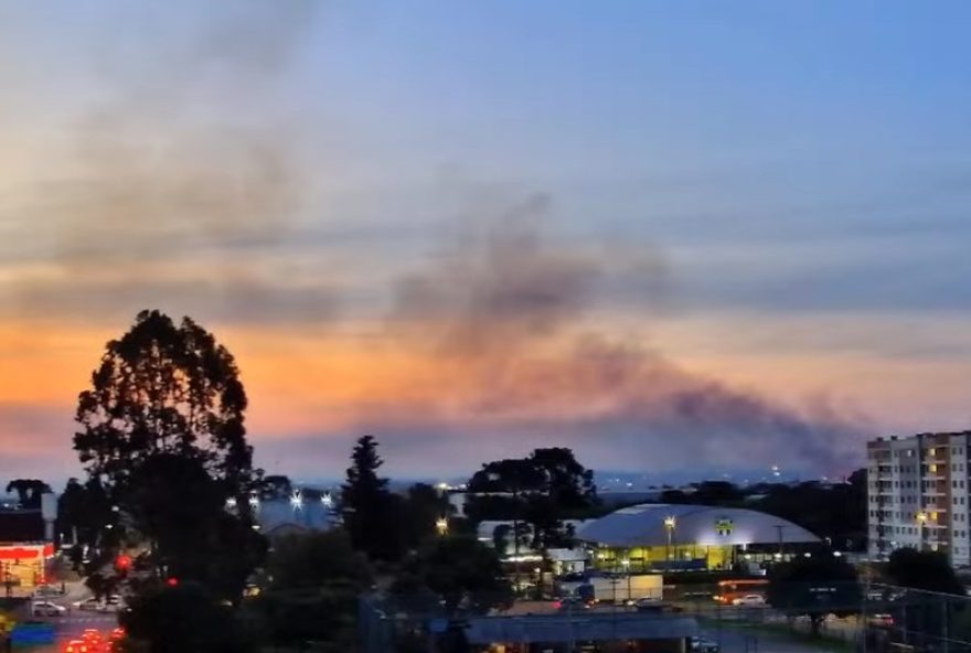 incendio-atinge-sao-jose-dos-pinhais3A-video-mostra-impacto-na-regiao-metropolitana