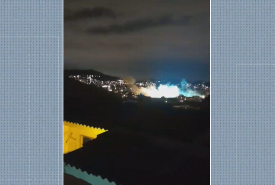 incendio-atinge-trem-da-supervia-proximo-a-estacao-quintino3A-imagens-impressionantes incendio-atinge-trem-da-supervia-proximo-a-estacao-quintino3A-imagens-impressionantes