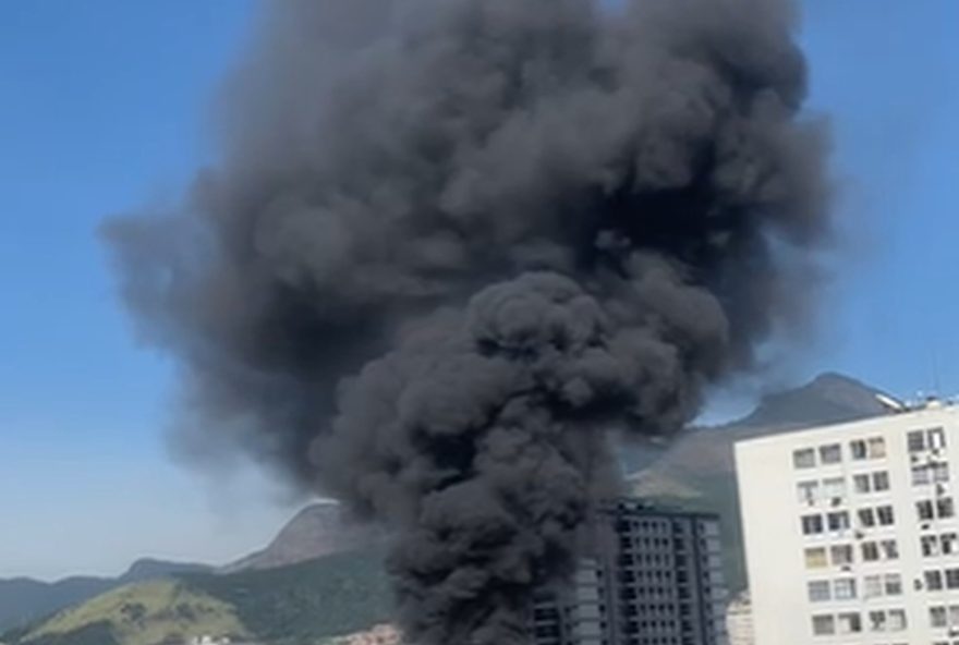 incendio-criminoso-em-galpao-no-meier-gera-comocao-e-pedidos-por-seguranca-na-zona-norte-do-rio