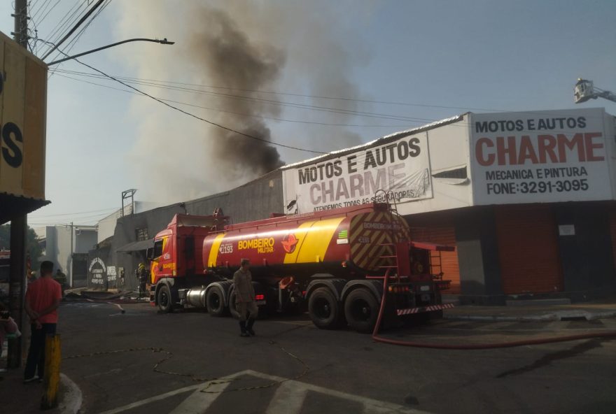 incendio-de-grandes-proporcoes-atinge-deposito-em-campinas