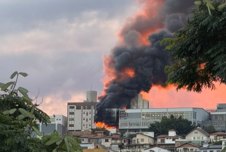 incendio-de-grandes-proporcoes-atinge-predio-em-belo-horizonte3A-atualizacoes-ao-vivo incendio-de-grandes-proporcoes-atinge-predio-em-belo-horizonte3A-atualizacoes-ao-vivo