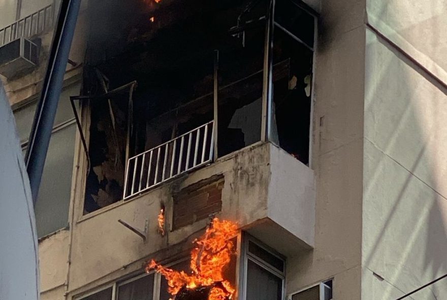 incendio-de-grandes-proporcoes-atinge-predio-na-cinelandia2C-no-rio3A-atualizacoes-em-tempo-real-e-a-importancia-da-prevencao