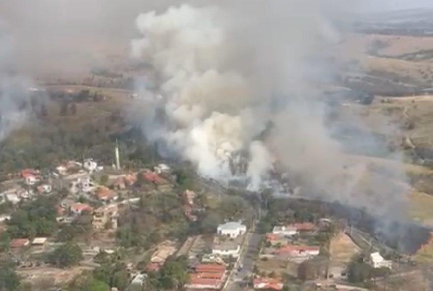 incendio-de-grandes-proporcoes-destroi-area-em-jaguariuna-e-santo-antonio-de-posse