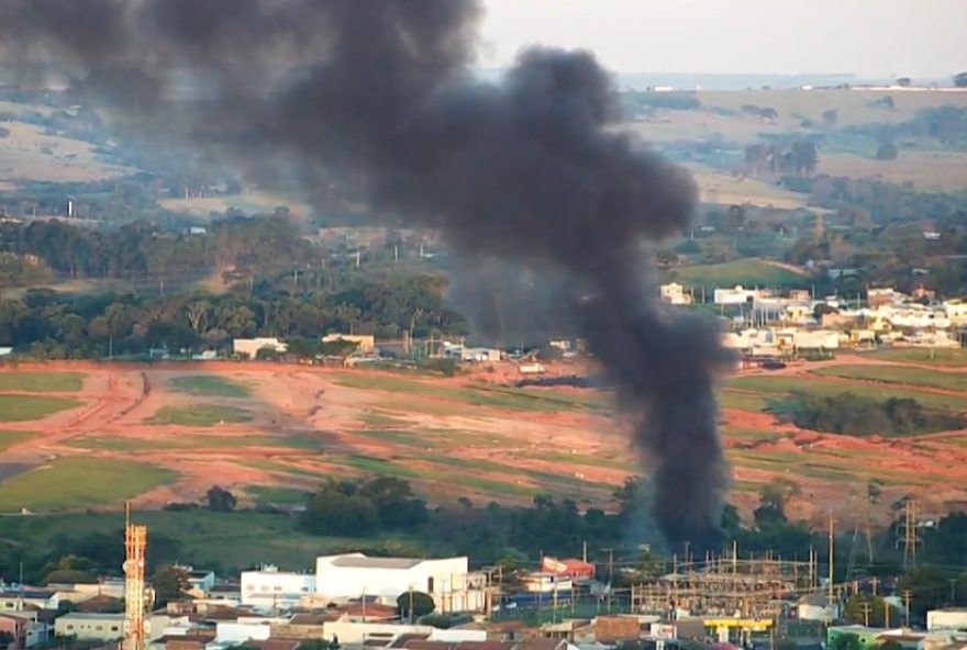 incendio-de-grandes-proporcoes-em-area-de-reciclagem-mobiliza-equipes-de-resgate-em-presidente-prudente