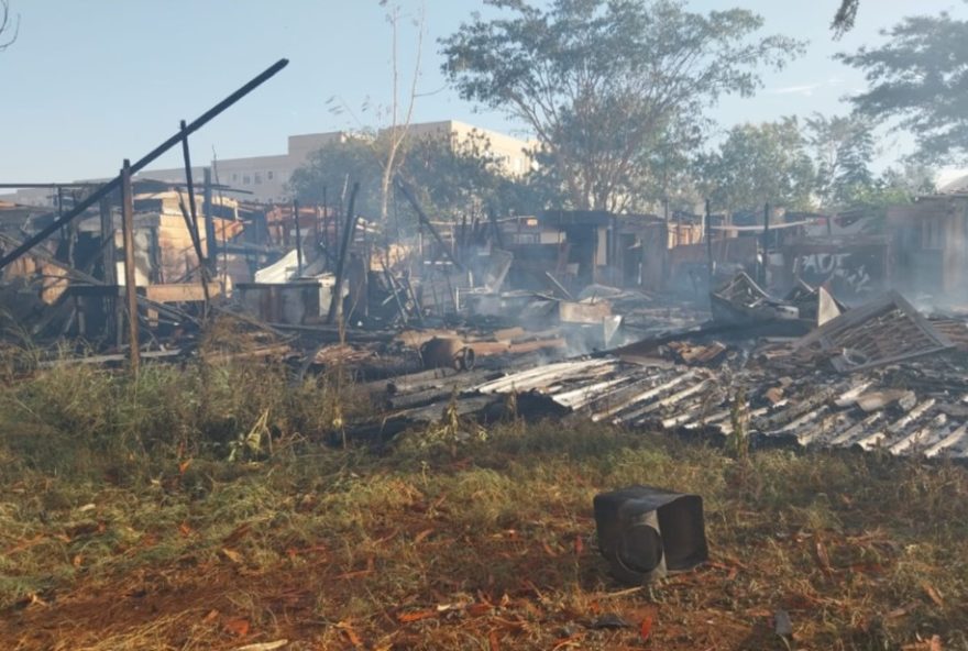 incendio-deixa-25-familias-desabrigadas-em-ribeirao-preto3A-prefeitura-cria-forca-tarefa-de-apoio