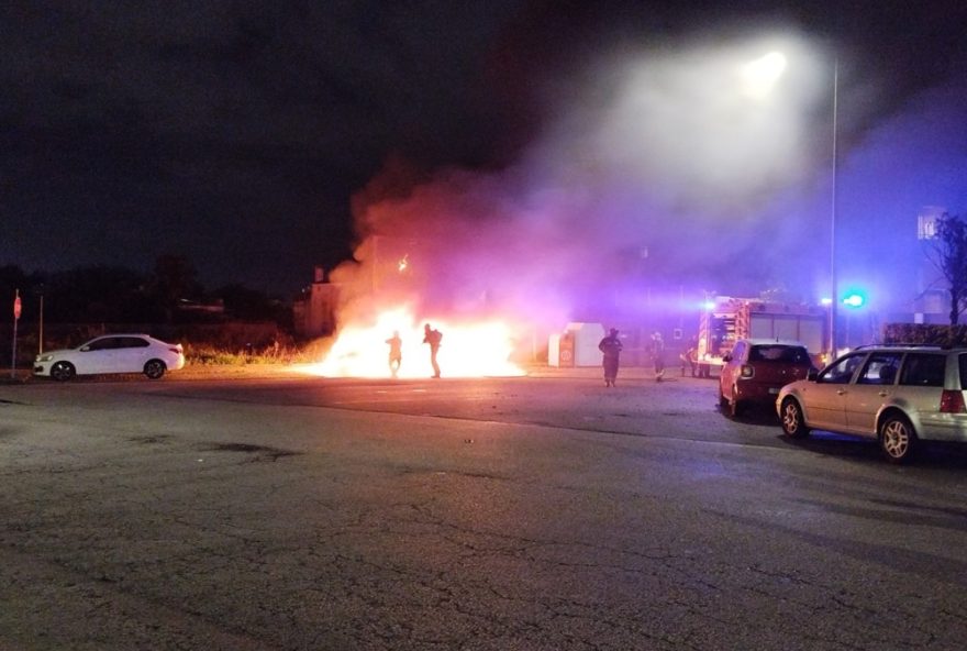 incendio-destroi-carrinha-durante-a-madrugada-em-gaia