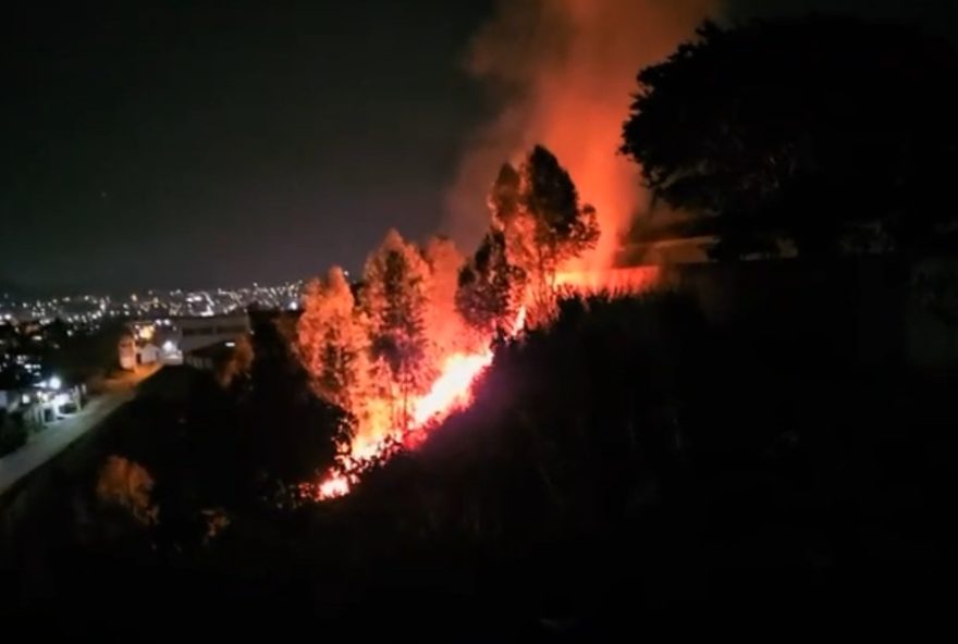 incendio-devastador-em-mata-de-varzea-paulista-mobiliza-comunidade3A-confira-os-detalhes-e-acoes-de-combate