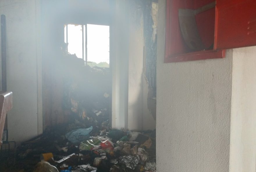 incendio-em-apartamento-de-florianopolis-resulta-em-morte-de-idosa-e-ferimento-de-policiais3A-alerta-para-prevencao-de-tragedias-domesticas