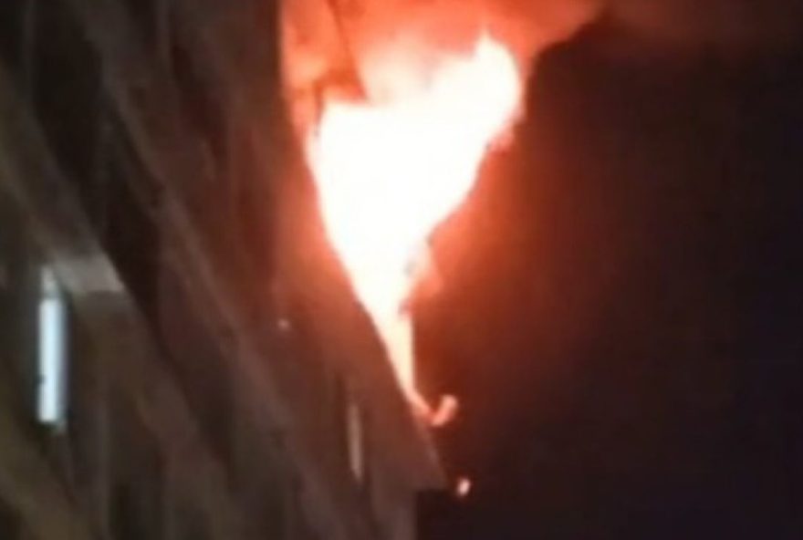 incendio-em-apartamento-no-bairro-nazare2C-belem3A-idoso-resgatado-pelos-bombeiros incendio-em-apartamento-no-bairro-nazare2C-belem3A-idoso-resgatado-pelos-bombeiros