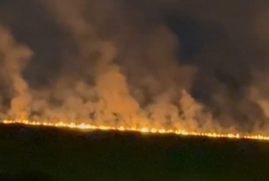 incendio-em-area-de-pastagem-mobiliza-equipes-do-corpo-de-bombeiros-em-jundiai