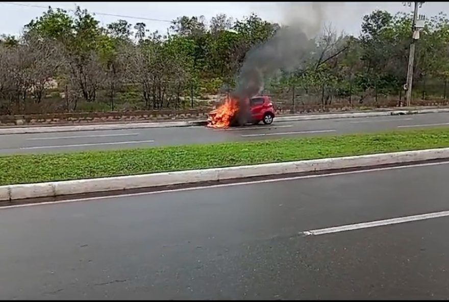 incendio-em-automovel-na-via-expressa-de-sao-luis3A-acao-rapida-do-corpo-de-bombeiros-evita-maiores-danos.-medidas-preventivas-sao-essenciais-para-a-seguranca-no-transito