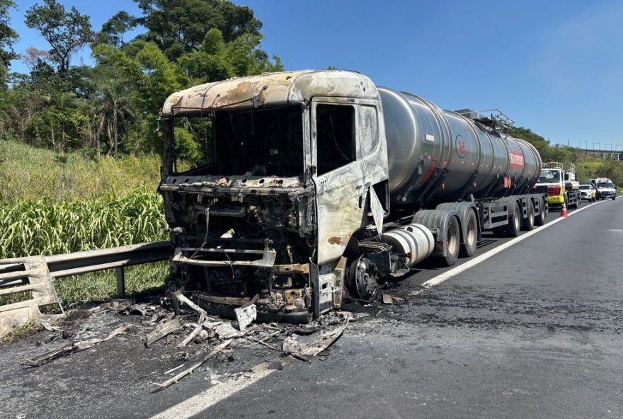 incendio-em-carreta-interdita-rodovia-adalberto-panzan-em-campinas3A-veja-detalhes incendio-em-carreta-interdita-rodovia-adalberto-panzan-em-campinas3A-veja-detalhes
