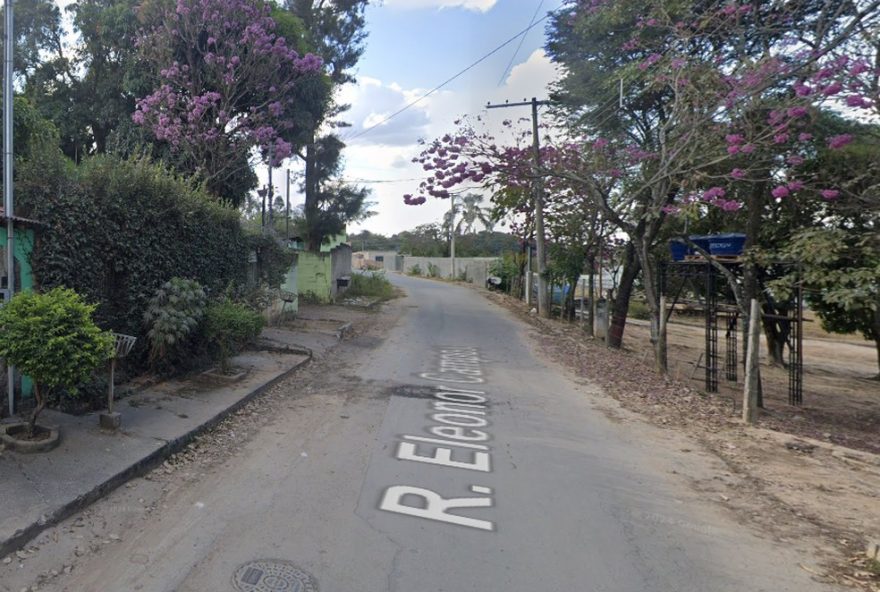 incendio-em-casa3A-mae-sai-e-deixa-filhos-sem-energia2C-vela-causa-tragedia