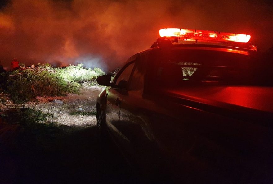 incendio-em-deposito-de-residuos-verdes-da-prefeitura-de-presidente-prudente3A-agentes-combatem-as-chamas