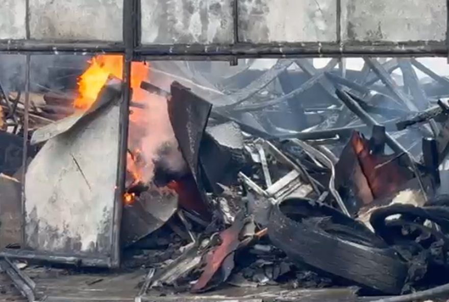 incendio-em-fabrica-na-zona-leste-de-sp3A-um-ferido-e-acao-dos-bombeiros.-acompanhe-as-investigacoes-e-medidas-de-seguranca