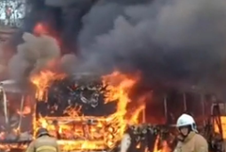 incendio-em-garagem-de-onibus-de-duque-de-caxias3A-autoridades-investigam-causas-e-garantem-seguranca