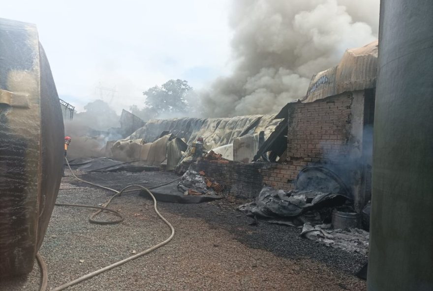 incendio-em-industria-de-caixas-dagua-em-limeira-mobiliza-autoridades-e-comunidade incendio-em-industria-de-caixas-dagua-em-limeira-mobiliza-autoridades-e-comunidade