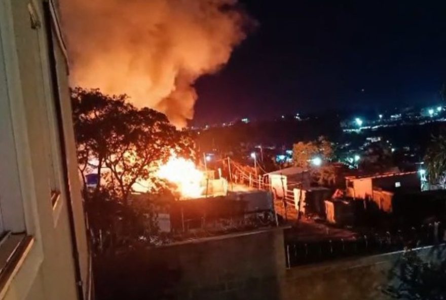 incendio-em-moradia-de-piracicaba-e-controlado-com-rapidez-pelo-corpo-de-bombeiros3A-sem-feridos2C-chuva-foi-aliada.-saiba-mais incendio-em-moradia-de-piracicaba-e-controlado-com-rapidez-pelo-corpo-de-bombeiros3A-sem-feridos2C-chuva-foi-aliada.-saiba-mais