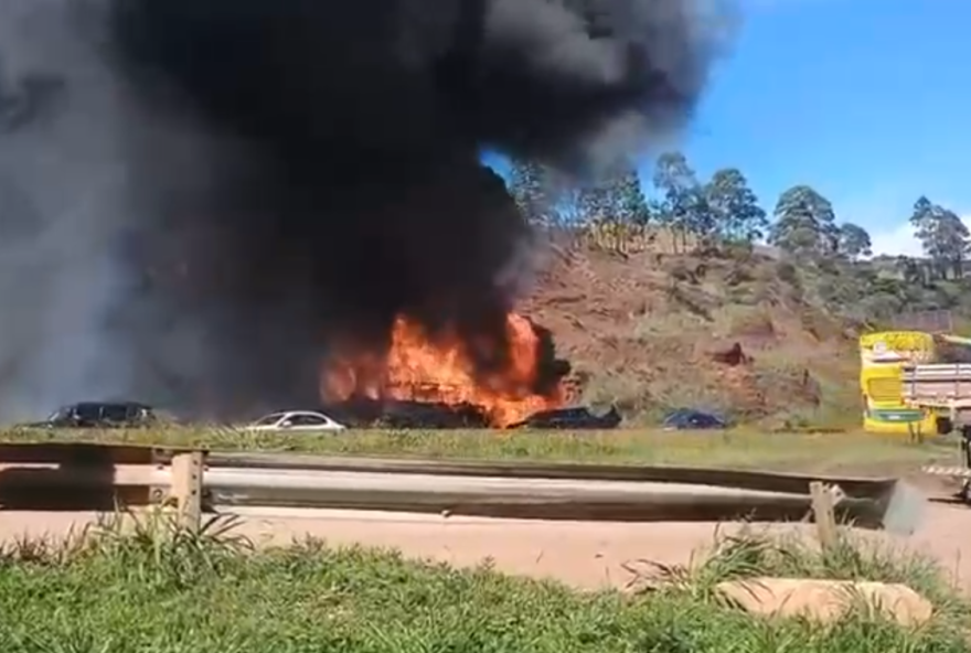 incendio-em-onibus-clandestino-na-fernao-dias3A-antt-alerta-para-riscos-e-necessidade-de-fiscalizacao incendio-em-onibus-clandestino-na-fernao-dias3A-antt-alerta-para-riscos-e-necessidade-de-fiscalizacao