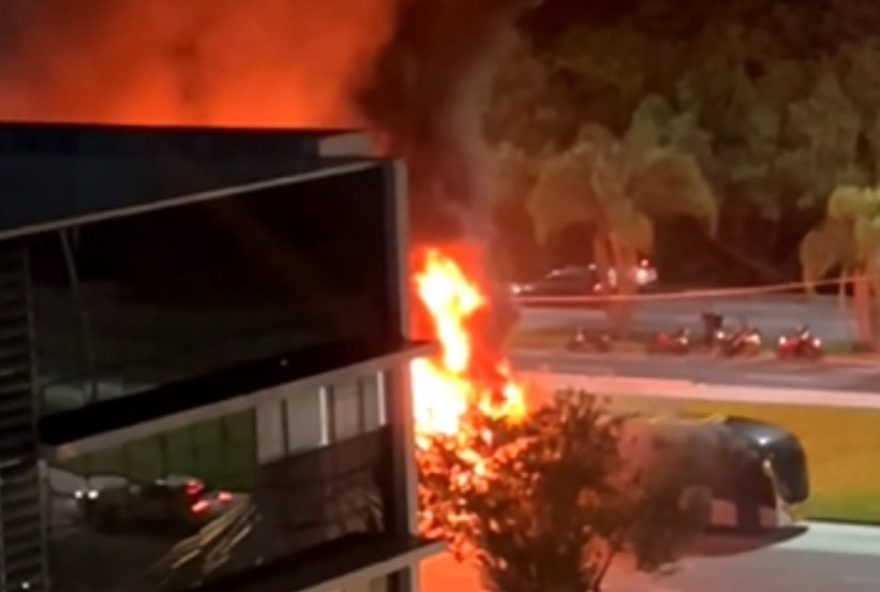 incendio-em-onibus-do-brt-no-recreio3A-bombeiros-agem-rapido incendio-em-onibus-do-brt-no-recreio3A-bombeiros-agem-rapido