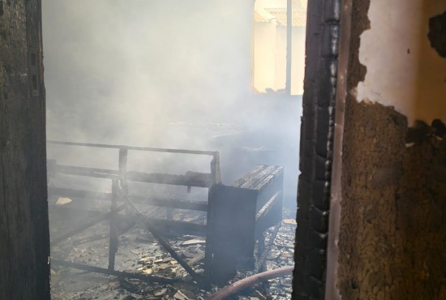 incendio-em-predio-na-pampulha3A-bombeiros-resgatam-cachorrinha-presa-em-comovente-video-viralizado incendio-em-predio-na-pampulha3A-bombeiros-resgatam-cachorrinha-presa-em-comovente-video-viralizado