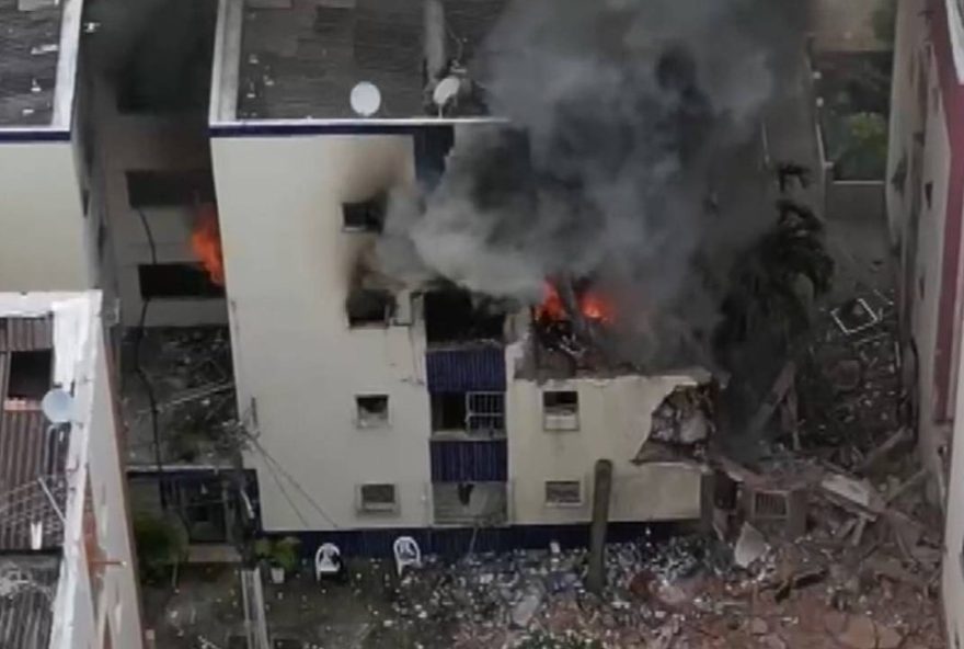 incendio-em-predio-no-bairro-do-stiep3A-demolicao-necessaria-apos-explosao incendio-em-predio-no-bairro-do-stiep3A-demolicao-necessaria-apos-explosao