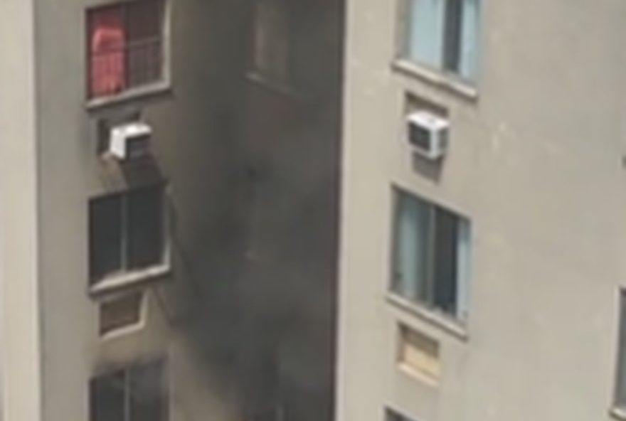 incendio-em-predio-residencial-de-caxias3A-autoridades-investigam-causas-do-fogo