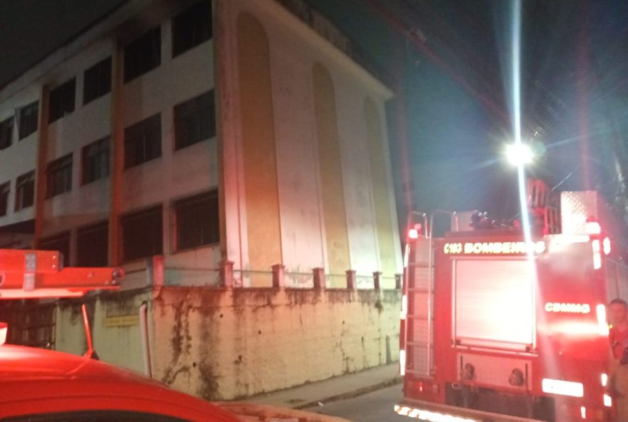 incendio-em-quarto-de-repouso-de-medicos-no-hu-ufjf3A-suspeita-de-curto-circuito-em-tomada