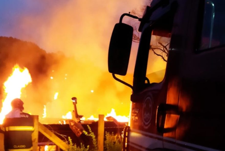 incendio-em-residencia-de-luxo-em-campos-do-jordao3A-bombeiros-controlam-chamas-e-evitam-vitimas-no-incidente-da-vila-natal incendio-em-residencia-de-luxo-em-campos-do-jordao3A-bombeiros-controlam-chamas-e-evitam-vitimas-no-incidente-da-vila-natal