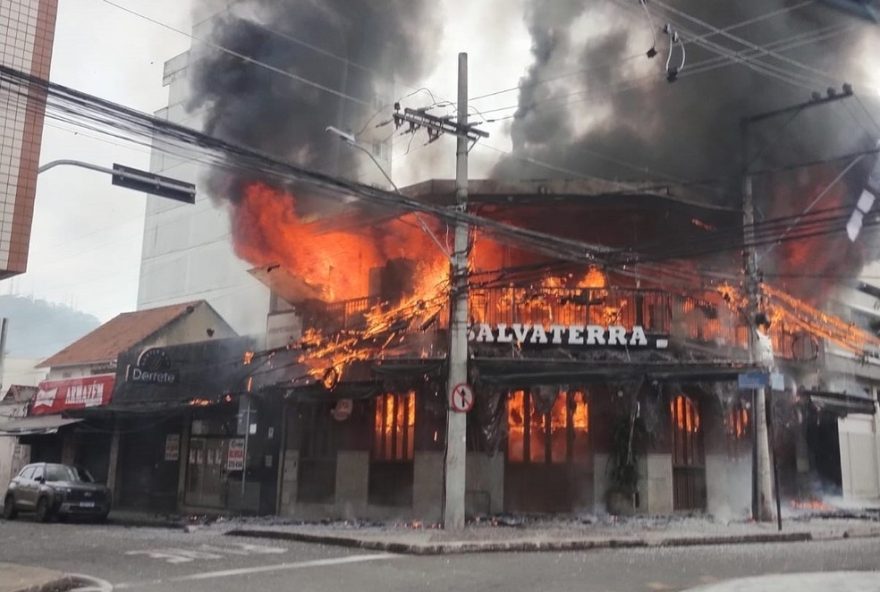 incendio-em-restaurante-de-juiz-de-fora-foi-causado-por-problema-na-rede-eletrica2C-diz-policia