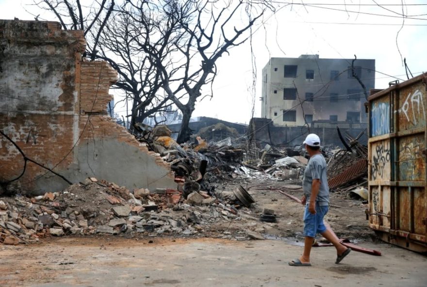 incendio-em-sucata-chico-alves-em-fortaleza3A-rescaldo-e-impactos3B-veja-imagens-atuais incendio-em-sucata-chico-alves-em-fortaleza3A-rescaldo-e-impactos3B-veja-imagens-atuais