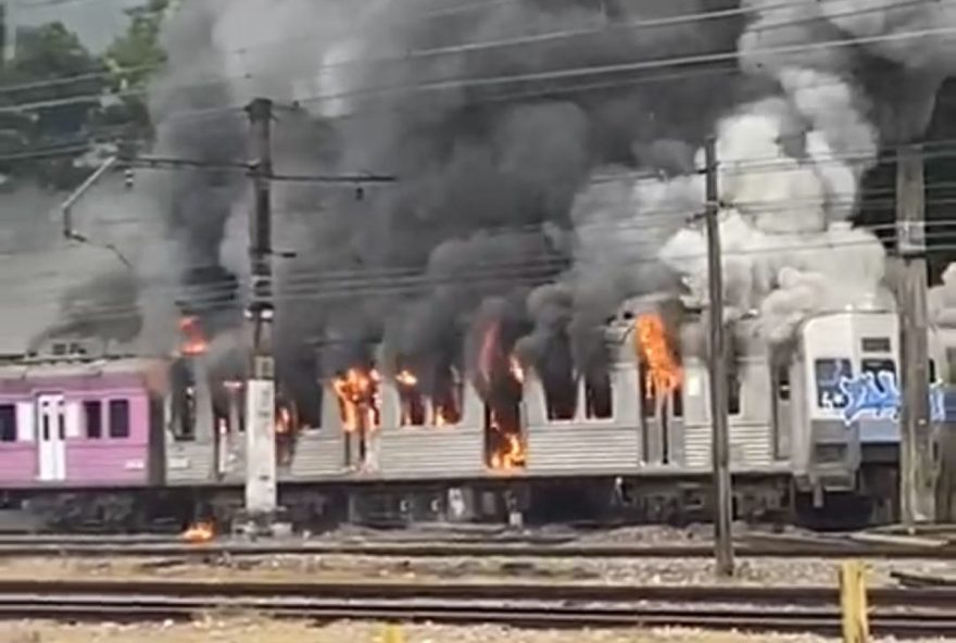 incendio-em-trem-obsoleto-em-japeri3A-impacto-nas-redes-sociais-e-necessidade-de-medidas-urgentes-de-seguranca-e-manutencao