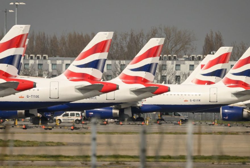 incendio-fecha-aeroporto-de-heathrow-em-londres3A-mais-de-1.000-voos-afetados-e-pilotos-desviam-rotas