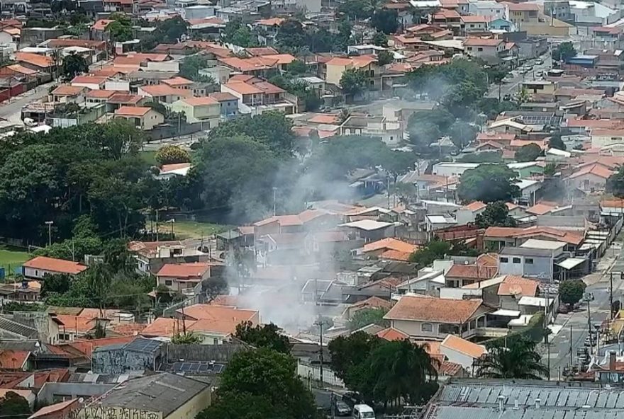 incendio-impactante-em-sao-gabriel2C-campinas3A-casa-e-consumida-pelas-chamas