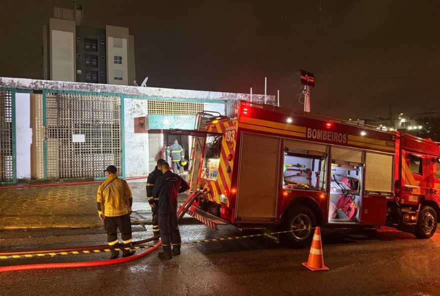 incendio-na-comcap3A-vigia-hospitalizado-apos-inalar-fumaca incendio-na-comcap3A-vigia-hospitalizado-apos-inalar-fumaca