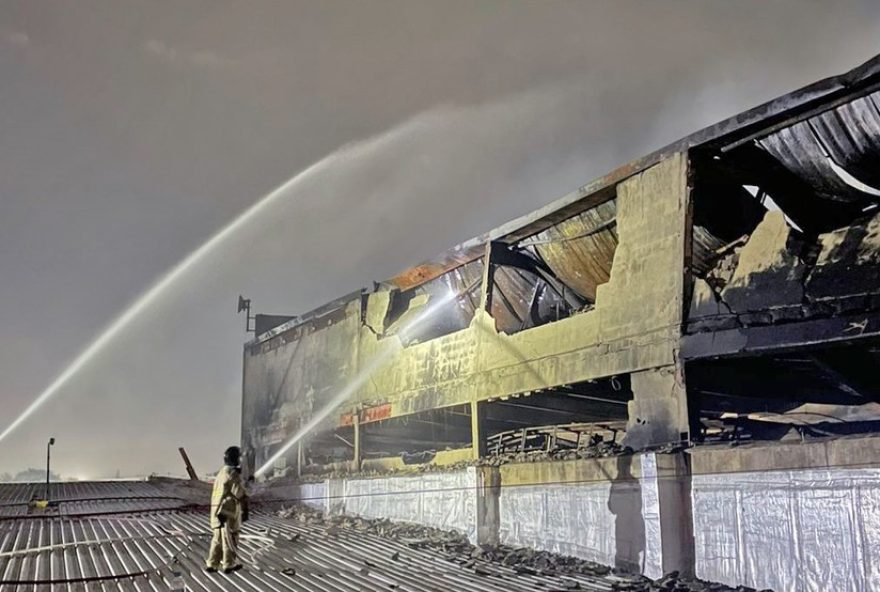 incendio-na-freguesia-controlado-apos-27-horas3B-7-imoveis-interditados