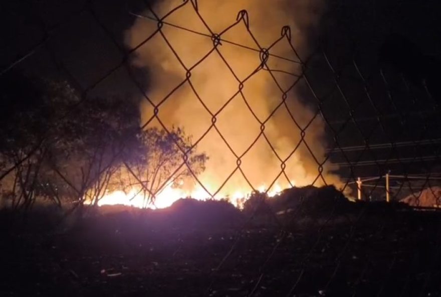 incendio-no-ecoponto-do-jardim-oriente-em-piracicaba-mobiliza-bombeiros-locais-e-prefeitura3A-fique-por-dentro