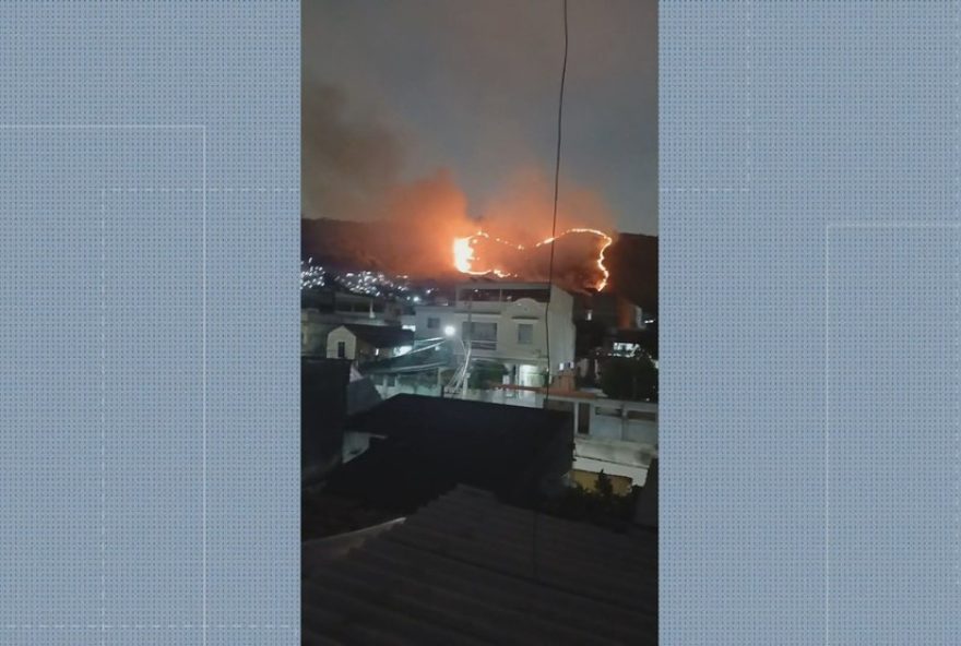 incendio-no-morro-do-juramento-preocupa-moradores-na-zona-norte-do-rio