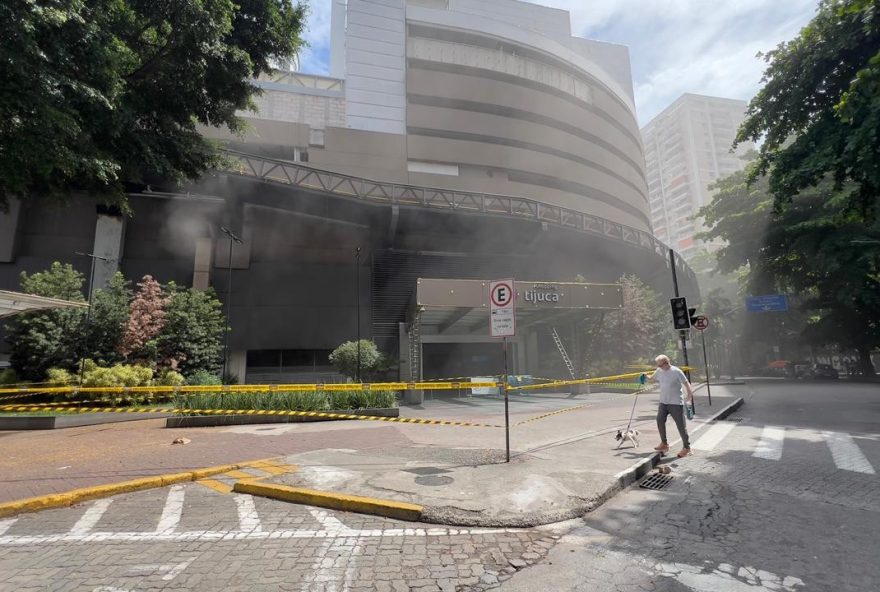 incendio-no-shopping-tijuca-revela-denuncia-contra-exaustores-do-subsolo-em-2023 incendio-no-shopping-tijuca-revela-denuncia-contra-exaustores-do-subsolo-em-2023
