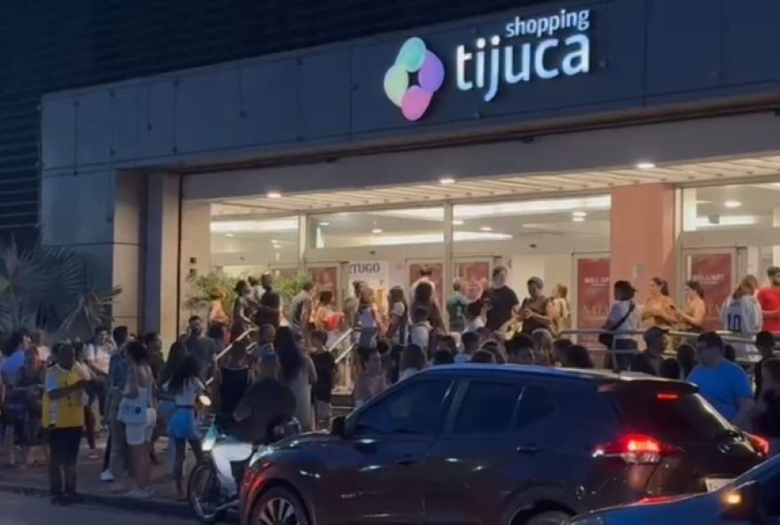 incendio-no-shopping-tijuca3A-bombeiros-agiram-rapido-e-garantiram-seguranca-dos-clientes incendio-no-shopping-tijuca3A-bombeiros-agiram-rapido-e-garantiram-seguranca-dos-clientes