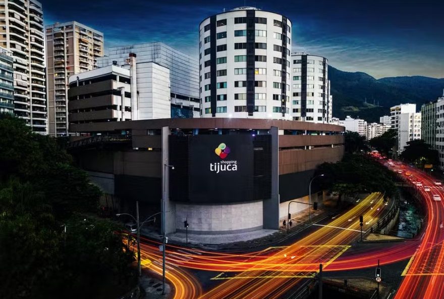 incendio-no-shopping-tijuca3A-retorno-parcial-dos-lojistas-para-limpeza-e-reparos incendio-no-shopping-tijuca3A-retorno-parcial-dos-lojistas-para-limpeza-e-reparos