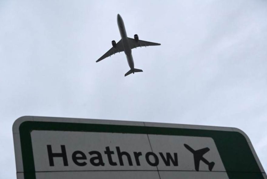 incendio-proximo-ao-aeroporto-de-heathrow-controlado-pelos-bombeiros