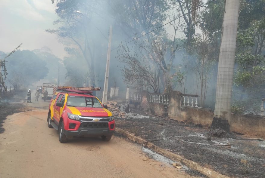 Dez viaturas do Corpo de Bombeiros foram empenhadas durante a ocorrência (Foto: Divulgação/CBM-GO)