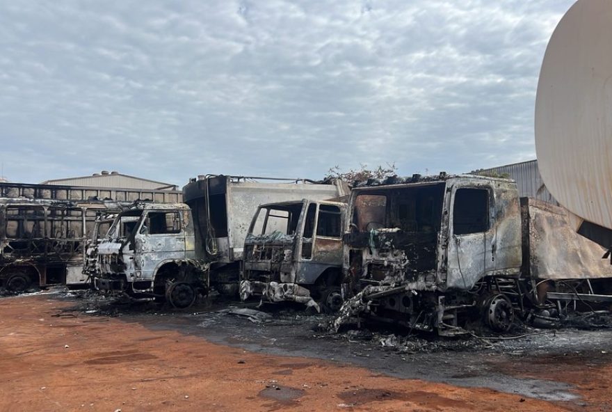 incendios-atingem-empresa-de-coleta-de-lixo-e-mata-em-piracicaba3A-populacao-se-mobiliza
