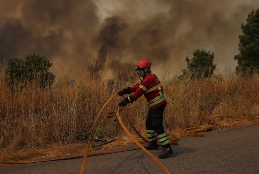 incendios-em-satao-e-trancoso-chegam-a-foz-coa-com-tres-frentes-ativas