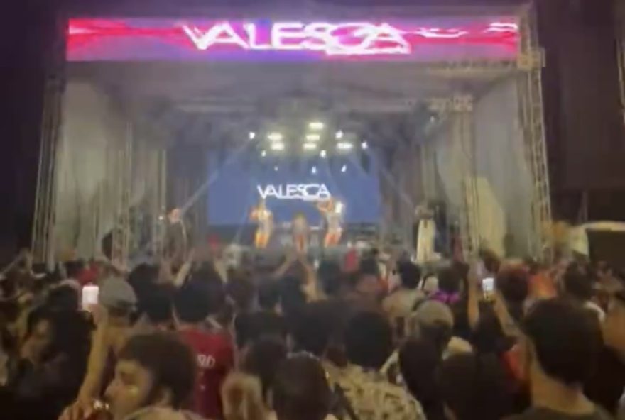 incidencia-tecnica-interrompe-show-de-valesca-popozuda-no-carnabelem incidencia-tecnica-interrompe-show-de-valesca-popozuda-no-carnabelem