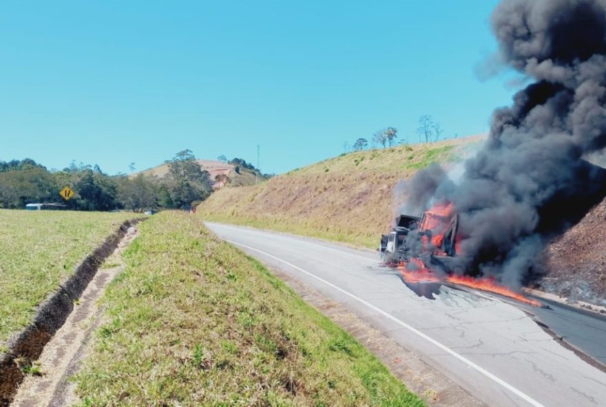 incidente-com-caminhao-em-chamas-na-dom-pedro-i-gera-transtornos-e-interdicao-rota-das-bandeiras-atua-rapidamente