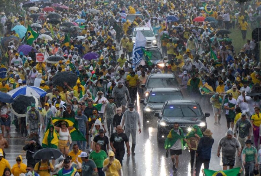 BRAZIL-POLITICS-OPPOSITION-AMNESTY-MARCH Supporters of Brazilian Federal Deputy Nikolas Ferreira and former President Jair Bolsonaro walk during a march in Brasilia on January 25, 2026. Deputy Ferreira and Bolsonaro's supporters arrived after walking the route between Paracatu, in Minas Gerais state, and the federal capital with the aim of drawing attention to the defense of amnesty for Bolsonaro and those convicted for the acts of January 8, 2023. (Photo by Sergio LIMA / AFP)